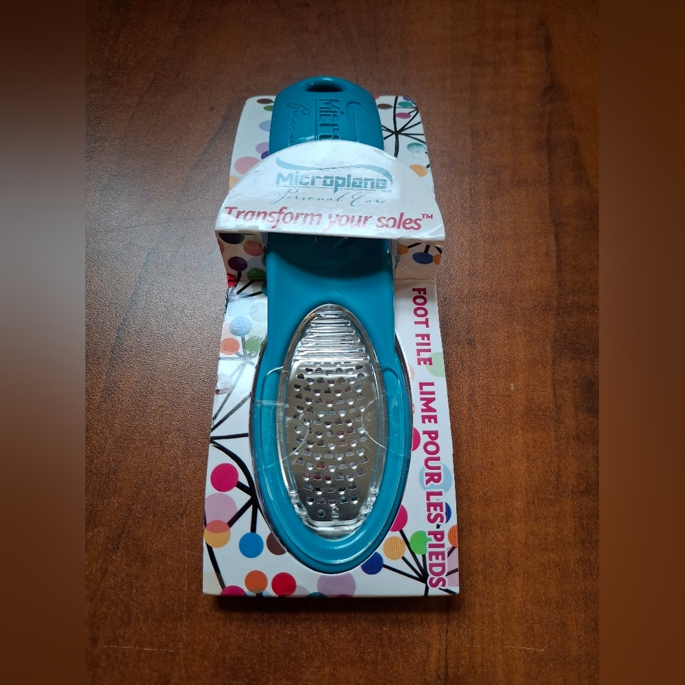 Microplane Colossal Foot File / Pedicure Rasp - Perfect for Calluses - 2 Colors - Picture 2 of 8